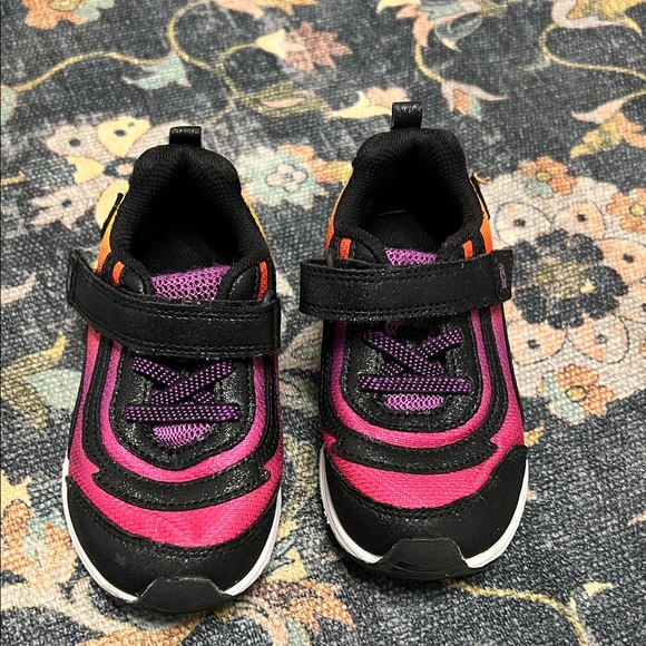 STRIDE RITE MADE TO PLAY LIGHT UP SNEAKERS - Picture 1 of 6